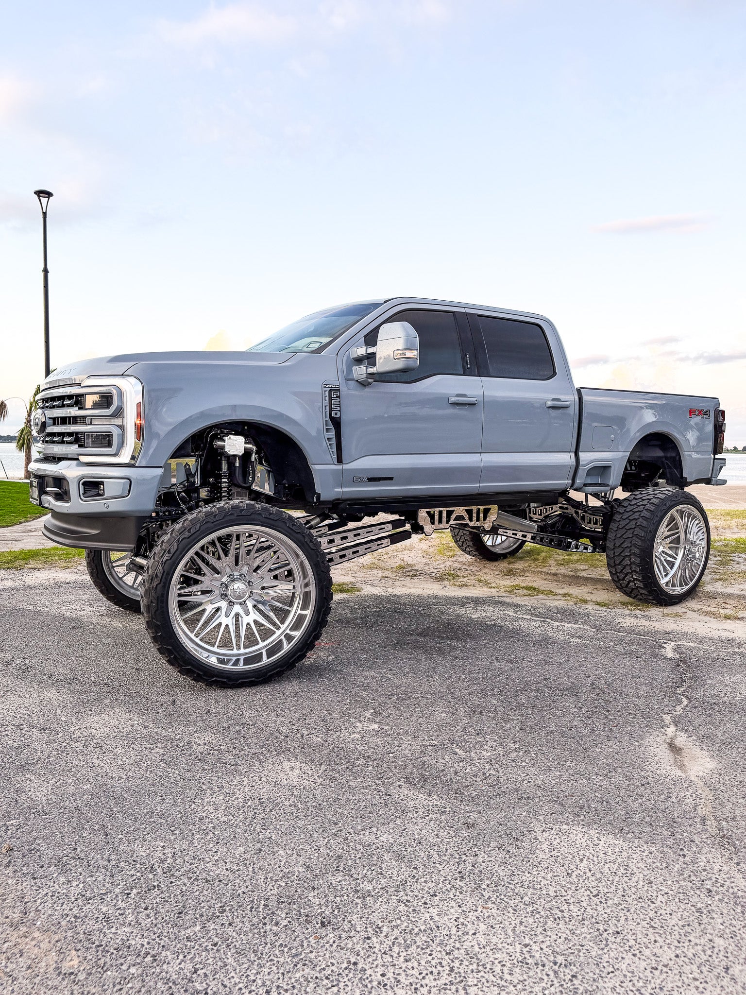 2025 F250 Platinum 16 Inch Lift Build