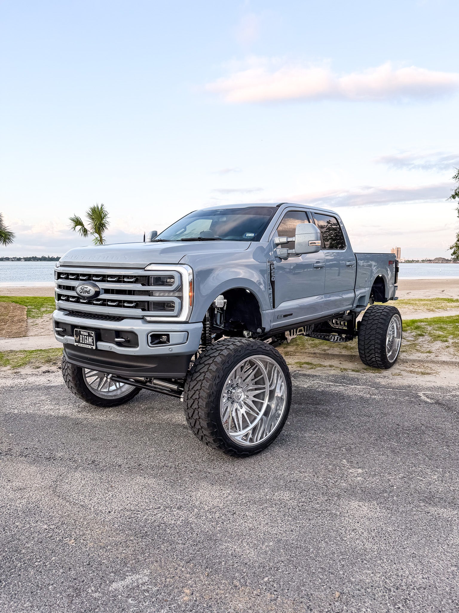 2025 F250 Platinum 16 Inch Lift Build
