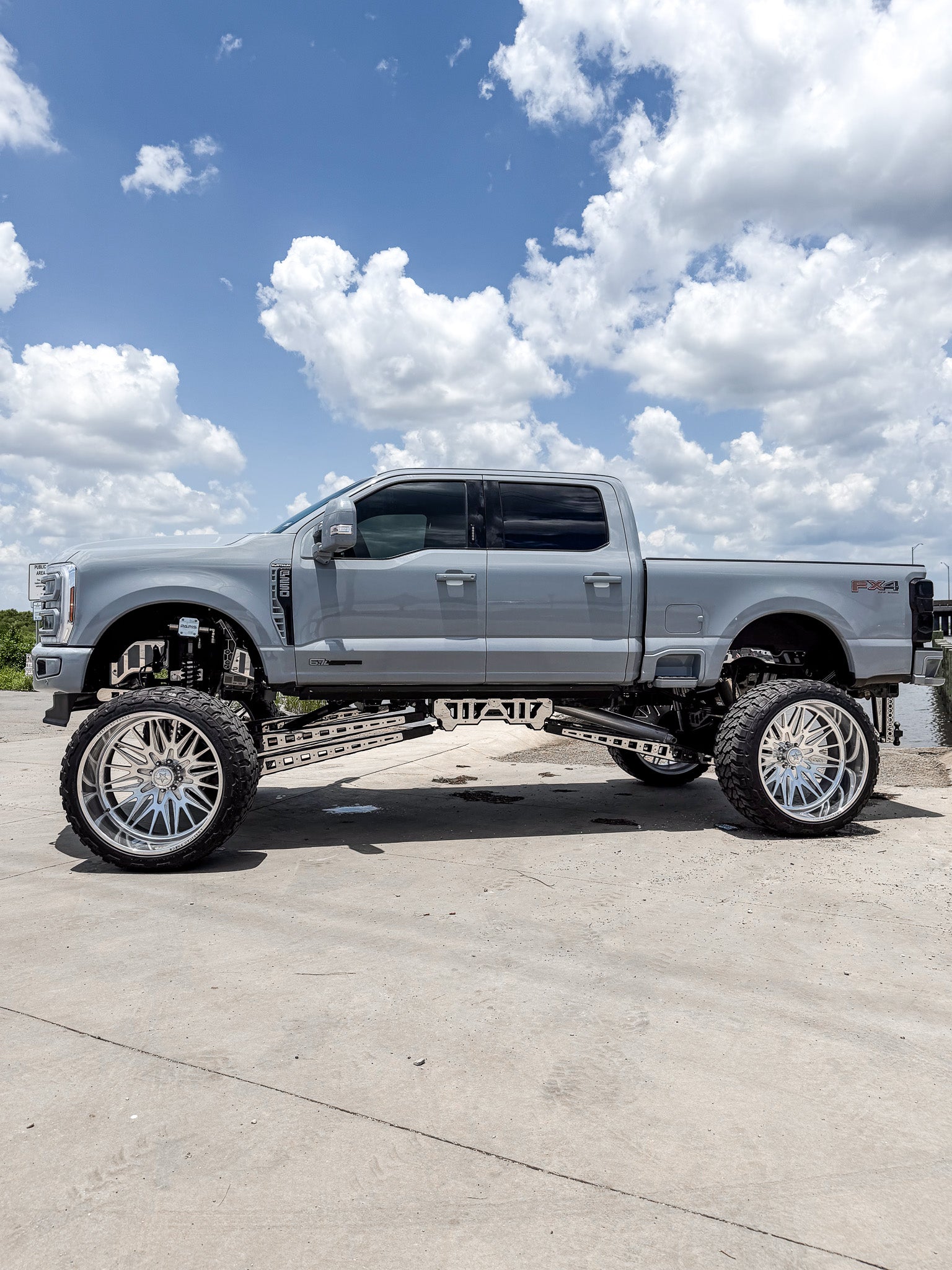 2025 F250 Platinum 16 Inch Lift Build