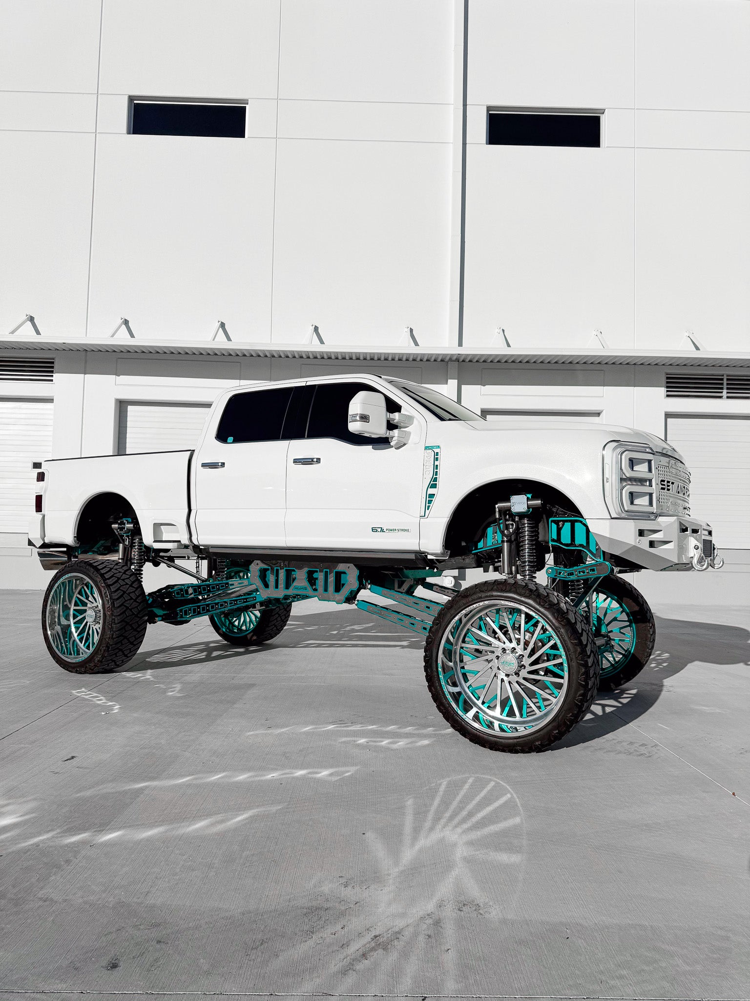 2024 F250 limited 20 Inch Lift build