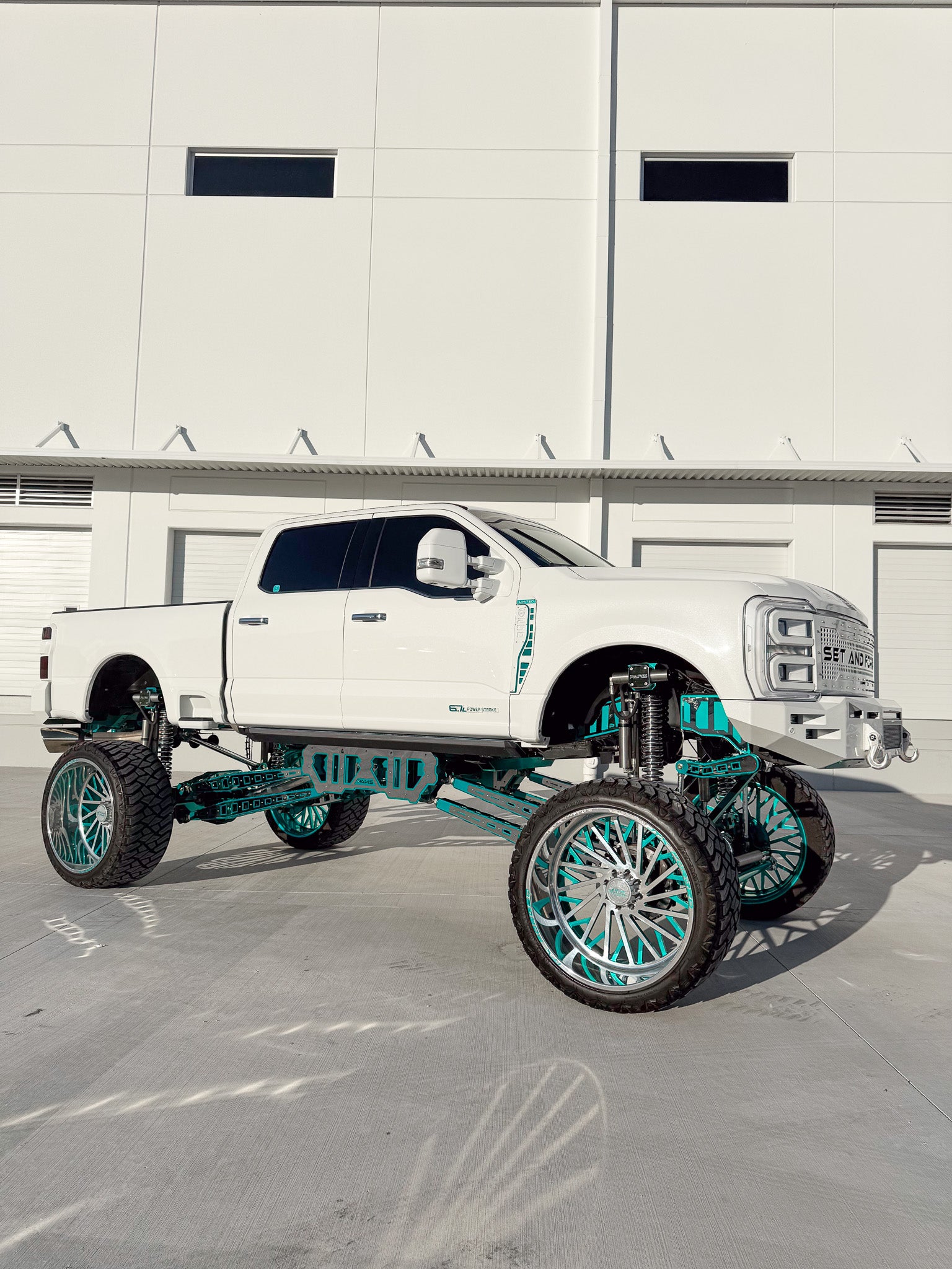 2024 F250 limited 20 Inch Lift build