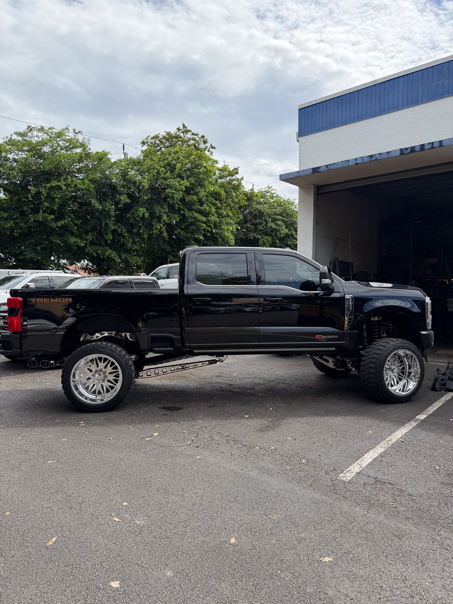 2025 f250 King Ranch 8 Inch Lift Kit Build