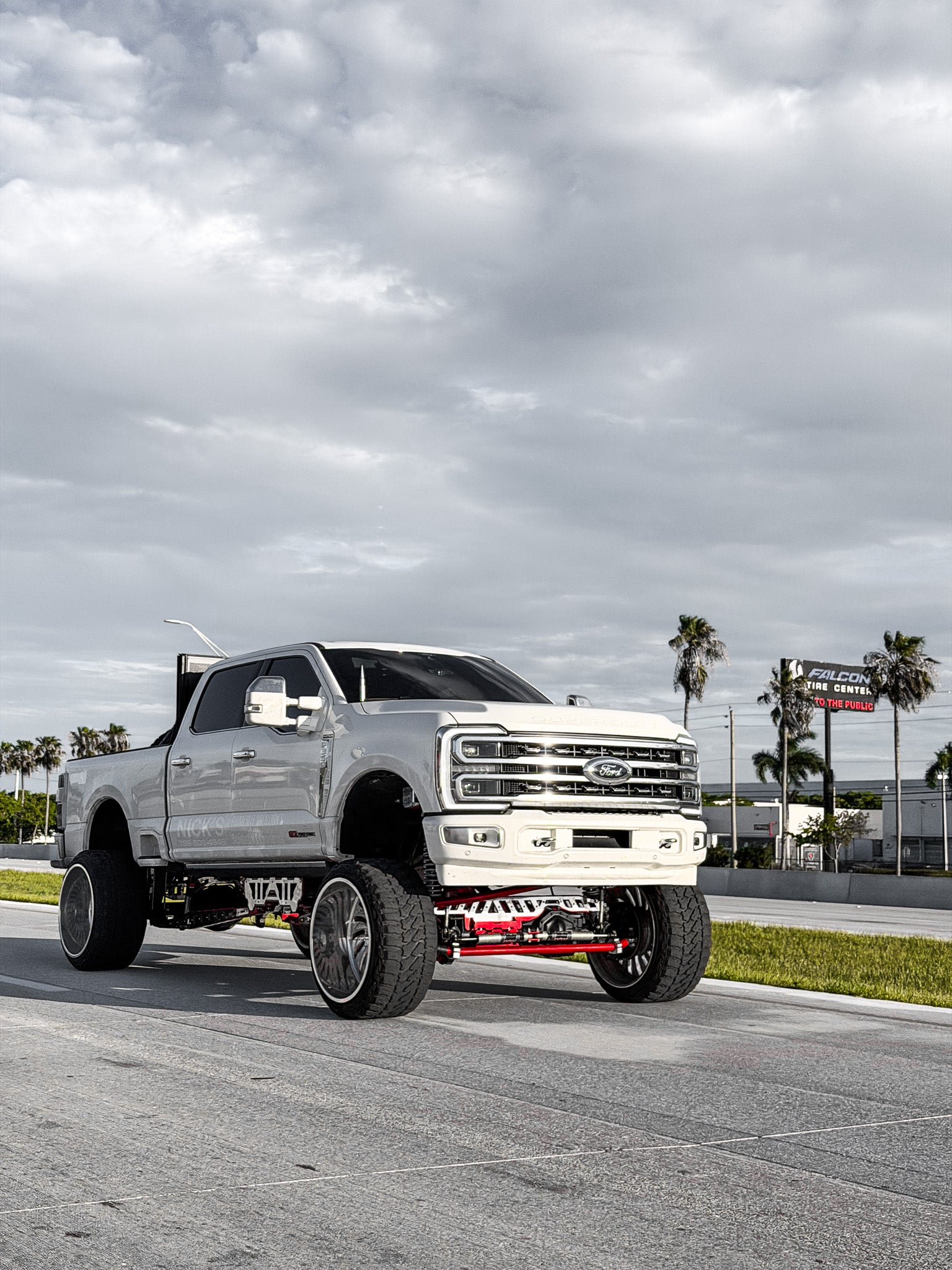 2024 F250 Platinum 12 Inch Lift Kit