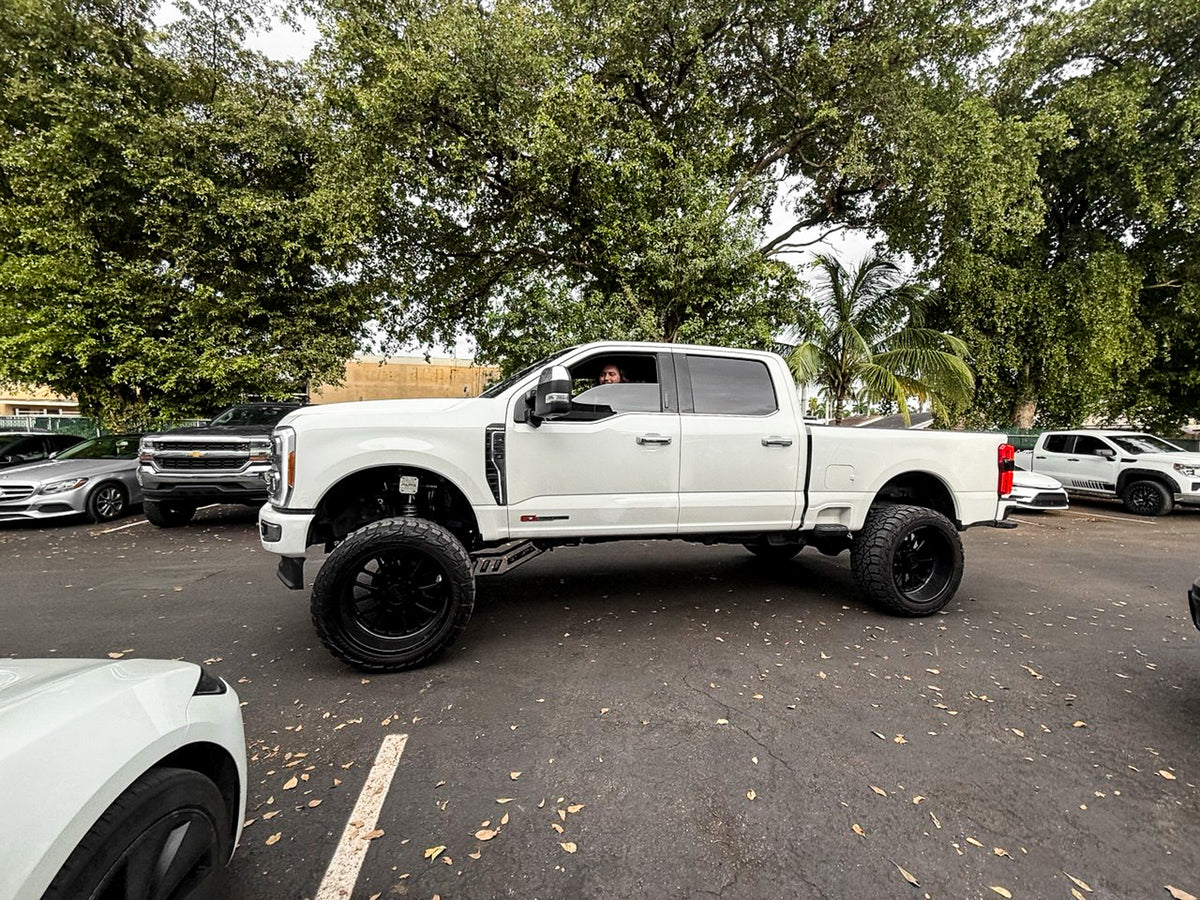 2023 Platinum F250 6 Inch Lift